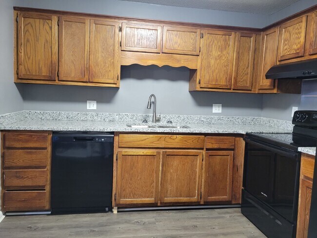 Building Photo - "Charming 2-Bedroom Haven on Glenn Street – Cozy Comfort Awaits in Decatur!"