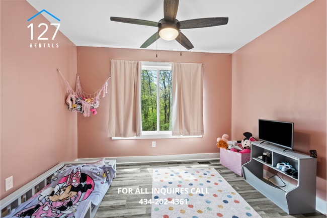 Building Photo - 3BR/2.5BA Townhome in Rustburg – Modern Am...