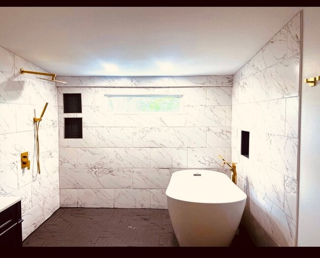 Building Photo - Renovated Home with 1st floor Study or Add...