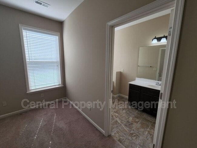 Building Photo - 1 Redwolf Ln