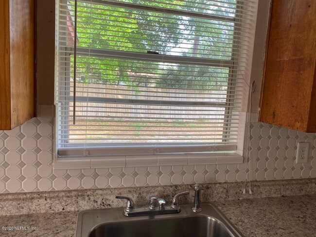 Building Photo - 7503 Merrill Rd