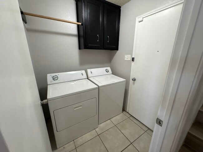 Building Photo - 3421 Hyden Ave