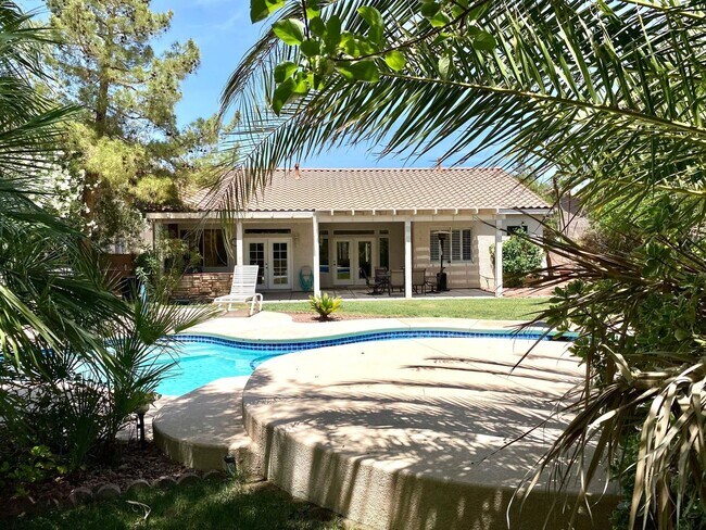 Building Photo - Furnished 4 Bedroom Pool Home - 6 month lease