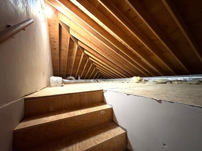 Building Photo - 46 Lake St