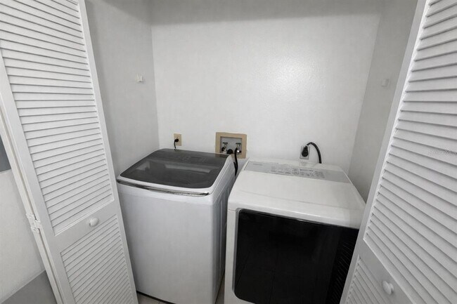 Building Photo - 2428 Summerfield Pl