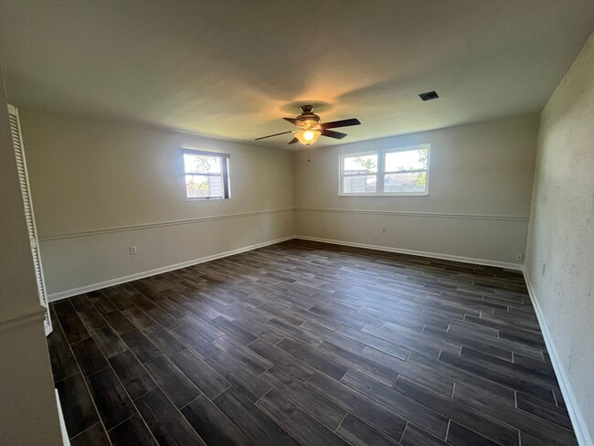 Building Photo - Charming 4-Bedroom Brick Home on Spacious ...