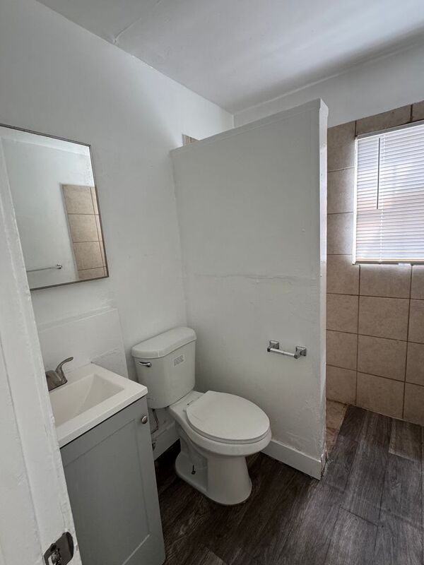 Building Photo - 834-846 N Davidson Ave