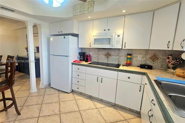 Building Photo - 180 NE 12th Ave