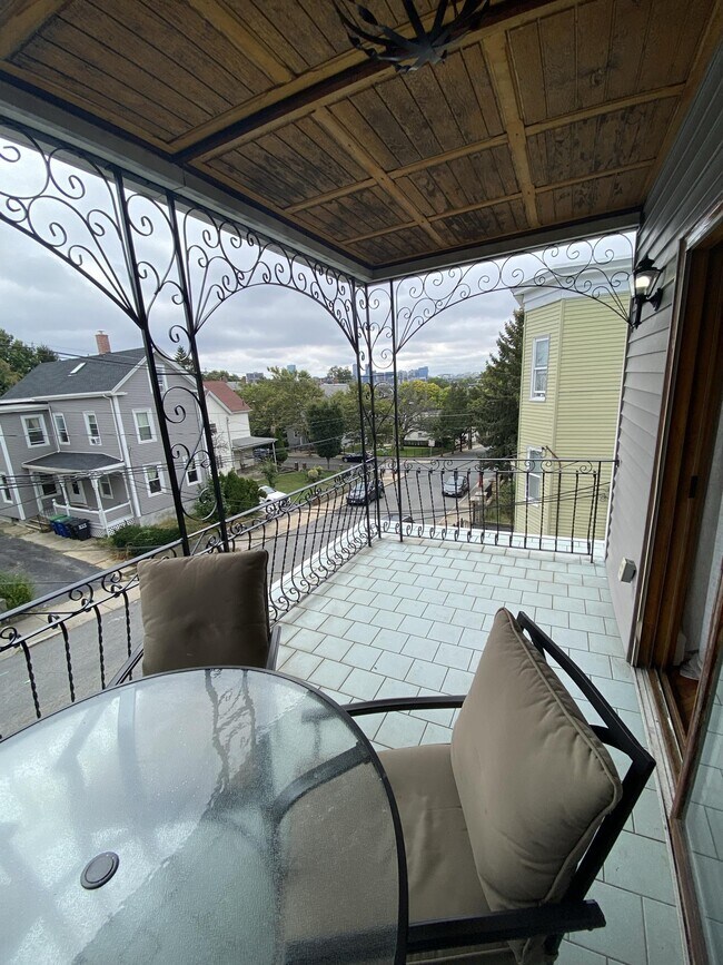 Building Photo - 93 Glen St