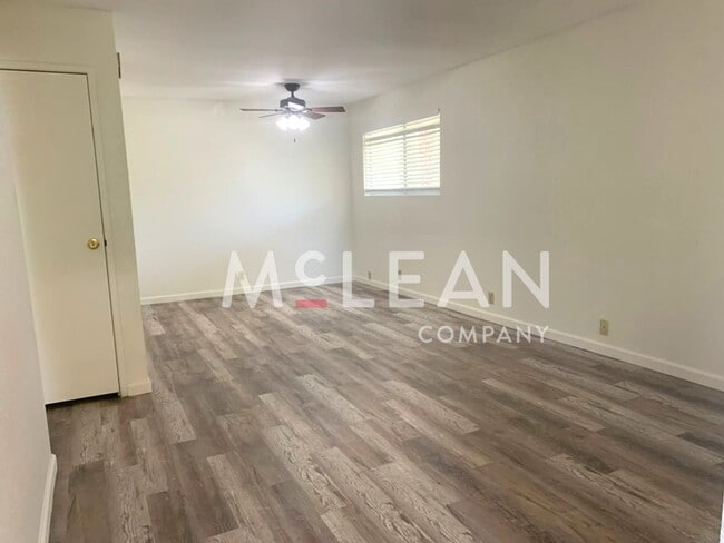 Building Photo - Second Floor 1 Bedroom at Palm Springs Villas