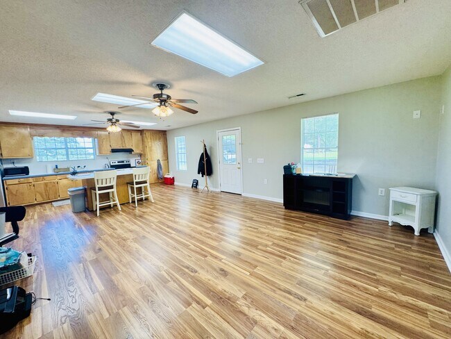 Building Photo - 4052 Goff Rd
