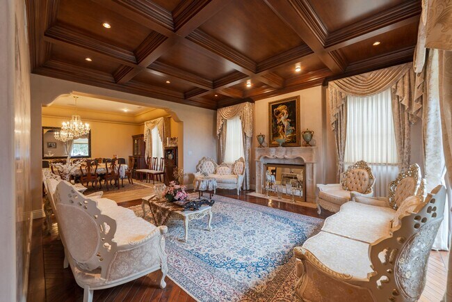 Building Photo - Gorgeous 5 Bedroom Home with sweeping view...