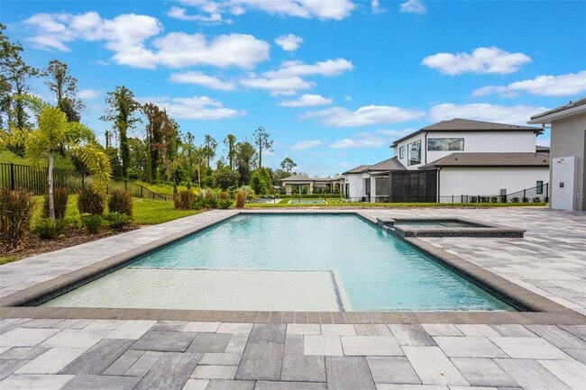Building Photo - 16110 Pendio Dr