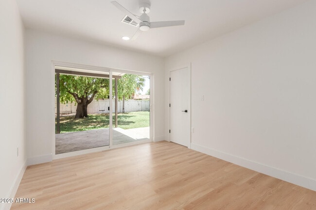 Building Photo - 1311 E 2nd Pl