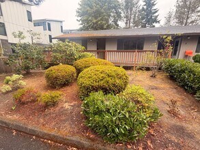 Building Photo - 1406 Bellevue Way NE