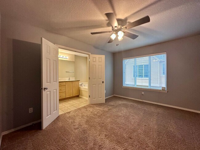 Building Photo - Modern Comfort Meets Convenience in Beaver...