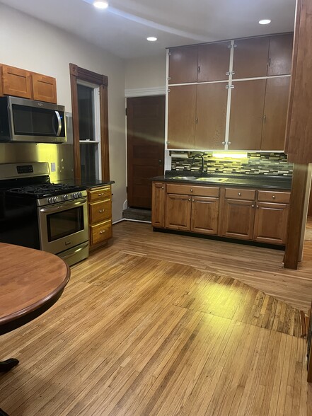 Refinished oak floor - 518 5th Ave S