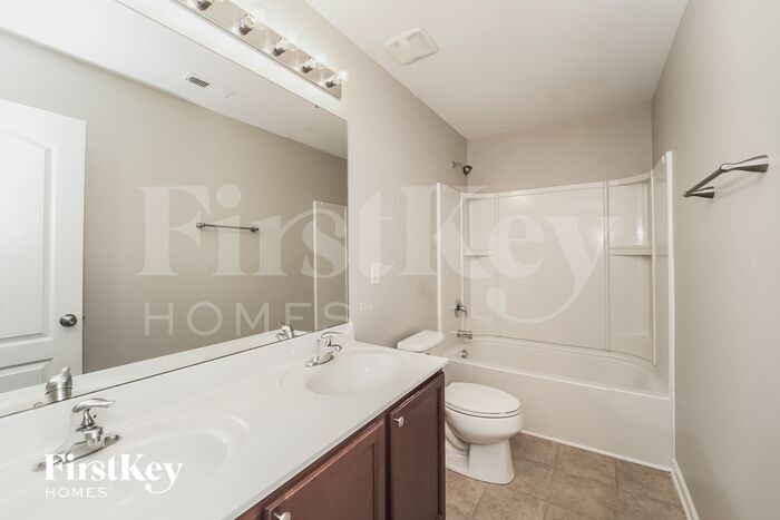 Building Photo - 5327 Artesa Ct