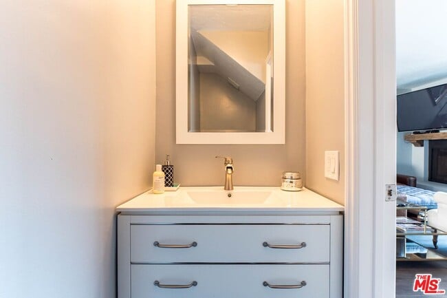 Building Photo - 12119 Rochester Ave