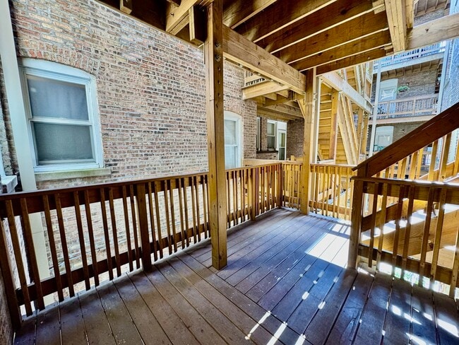 Building Photo - 6042 N Kenmore Ave