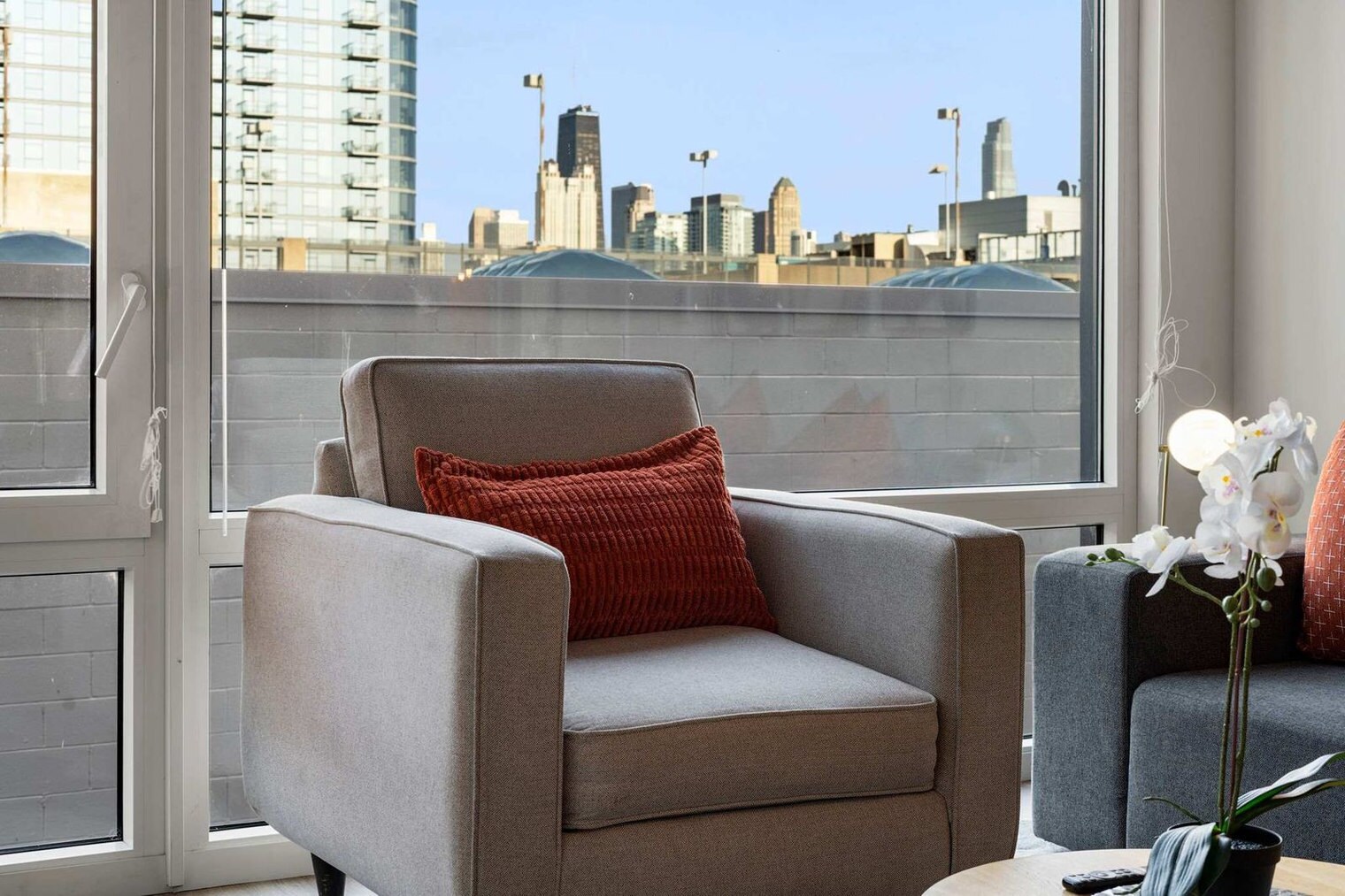 Building Photo - 853 W Blackhawk St