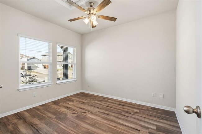 Building Photo - 520 Loriner Wy