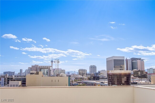 Building Photo - 150 S Las Vegas Blvd