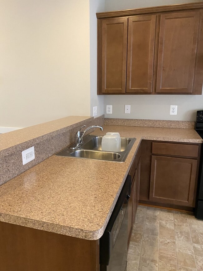 Building Photo - 202 Shamrock Dr