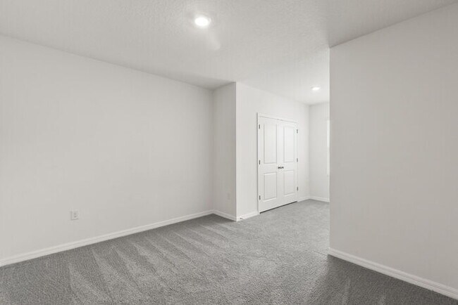 Building Photo - LIKE NEW Townhome For Rent in Mangrove Point!