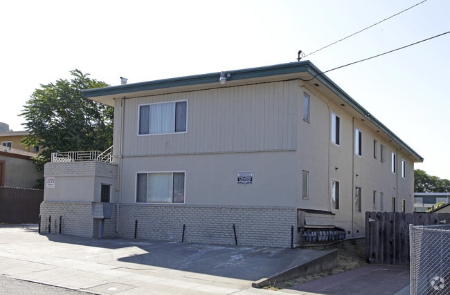 Building Photo - 2772 Parker Ave