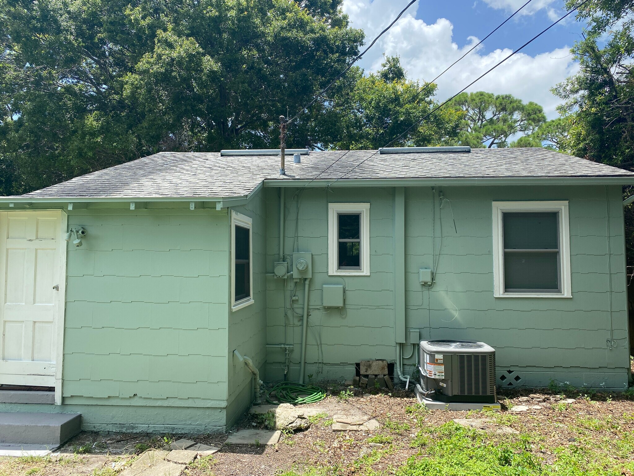 Building Photo - 1601 Essex Dr N