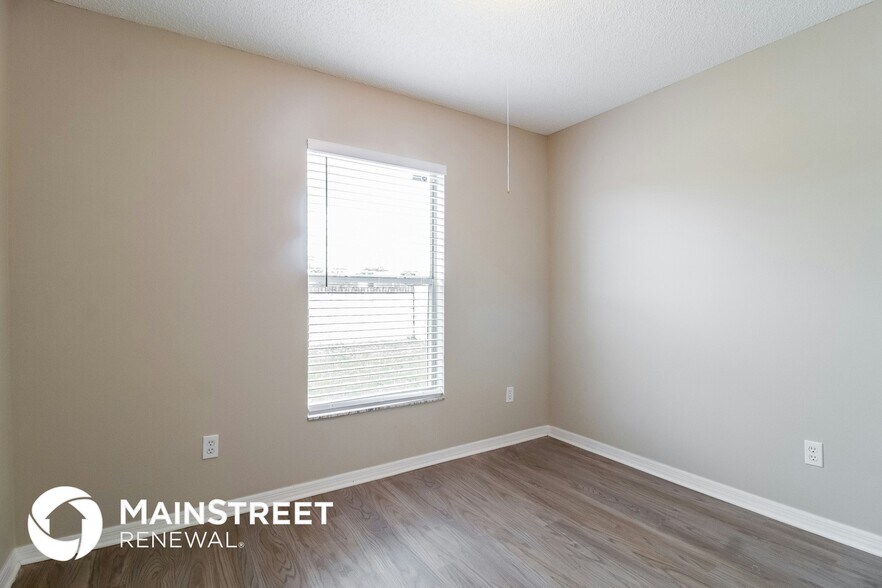 Building Photo - 2826 Delcrest Ct