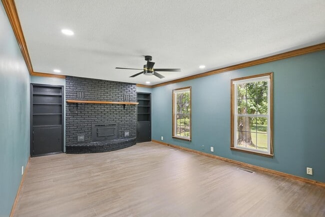 Building Photo - 1306 Marion Dr