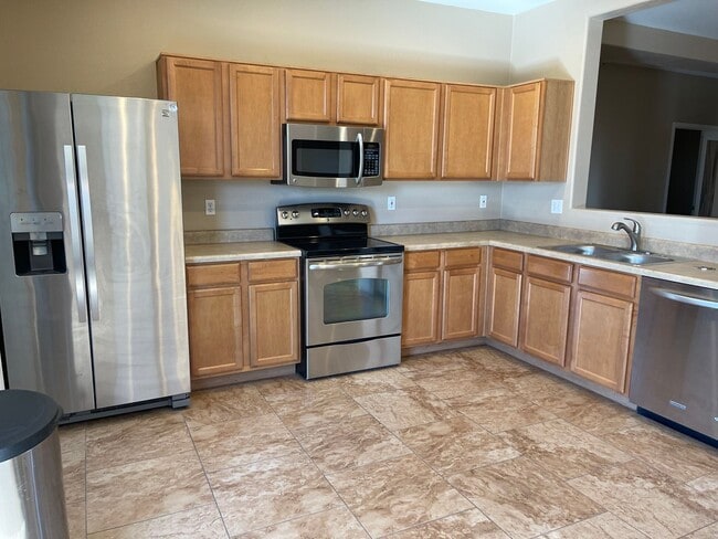 Building Photo - 17065 W Marconi Ave