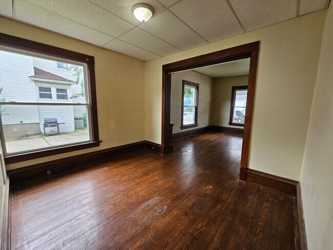 Building Photo - 215 18th St NE