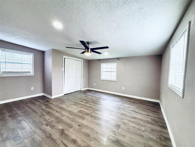 Building Photo - 2413 Kingsdale Dr