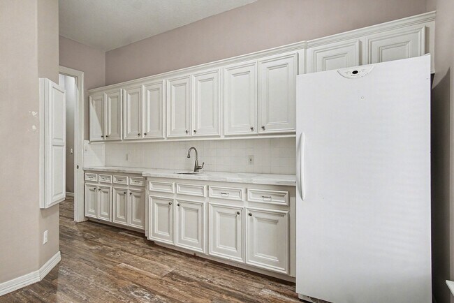 Building Photo - 15569 Crown Oaks Dr