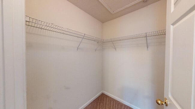 Building Photo - Spacious 3 Bedroom Condo in Villa Beauclerc for rent!