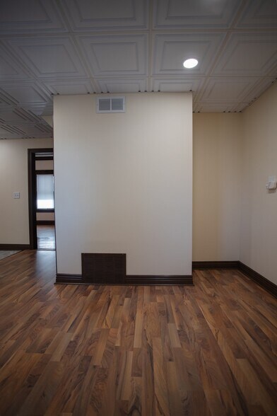 Building Photo - 121 N 38th Ave
