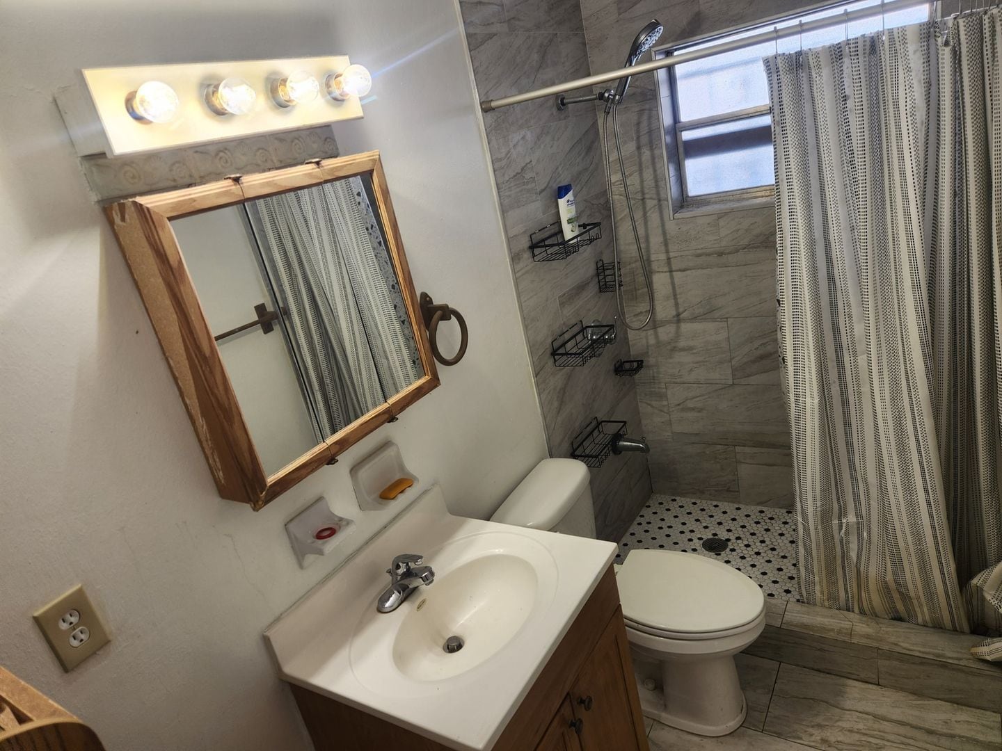 Building Photo - 3312 W St Louis St