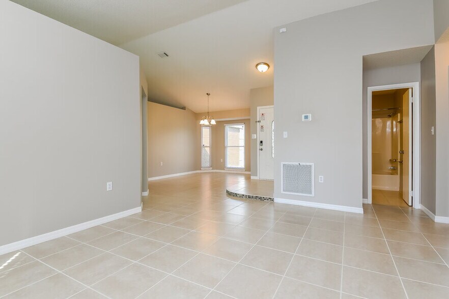 Building Photo - 264 Magellan Dr