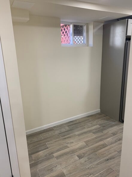 Building Photo - 614 Valley Ave