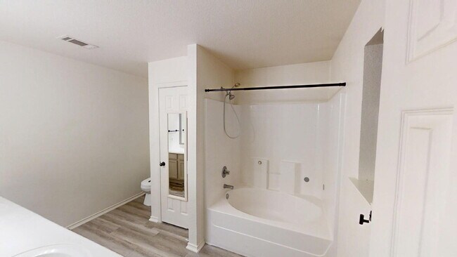 Building Photo - "Spacious 4-Bedroom Retreat with 2 Full Baths in Charming Nolanville!"