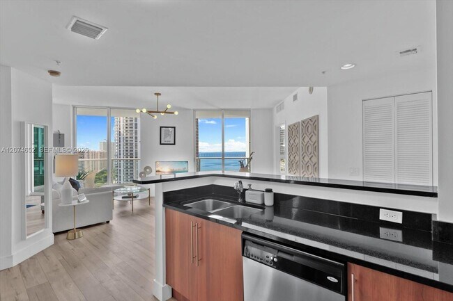 Building Photo - 300 S Biscayne Blvd