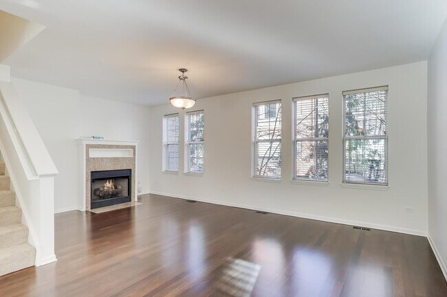 Building Photo - 513 Grove Ln