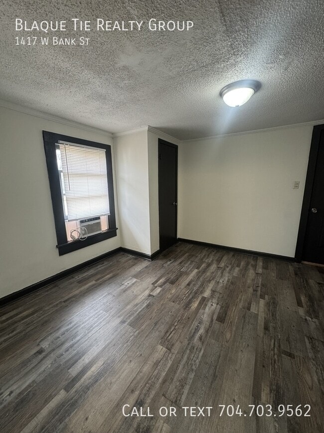 Building Photo - 1417 W Bank St