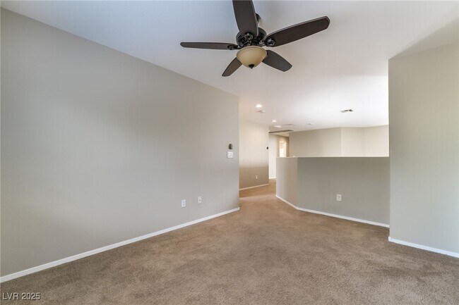 Building Photo - 10667 Mann St