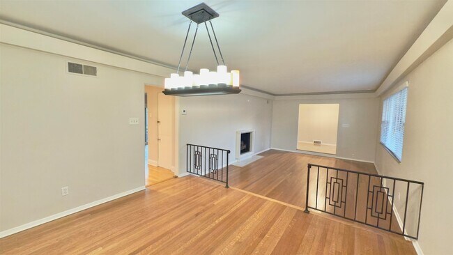 Building Photo - 5209 Walnut Grove Rd