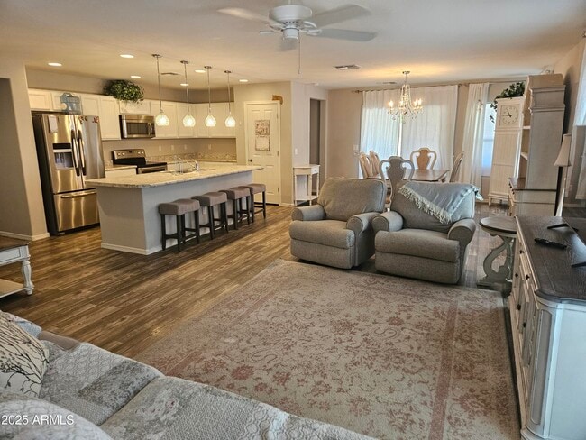 Primary Photo - 40872 W Portis Dr