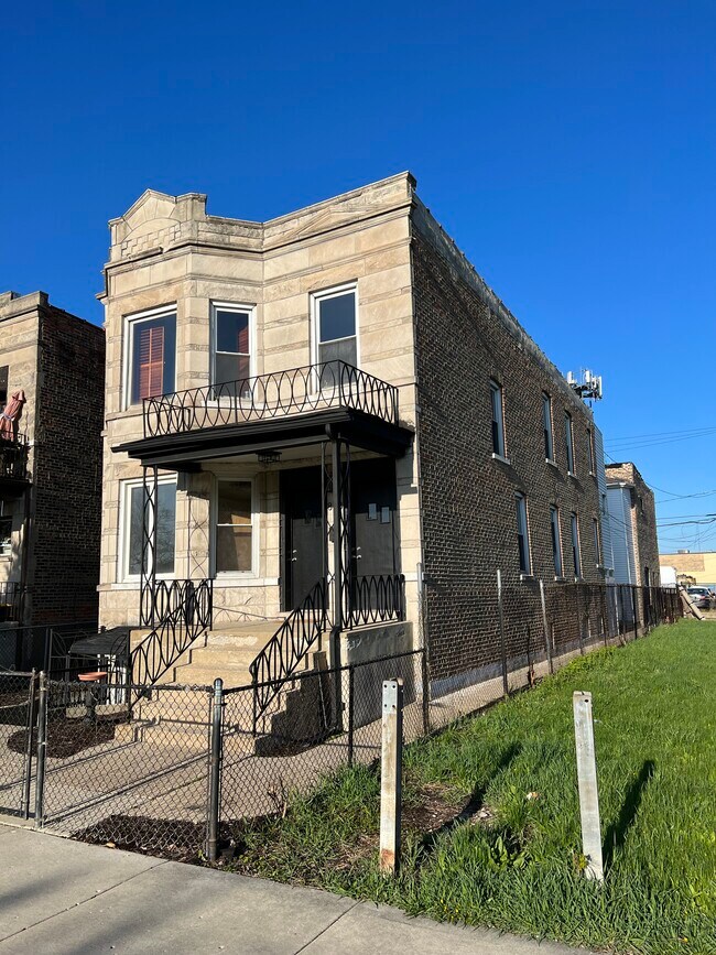 Building Photo - 888 N Sacramento Blvd